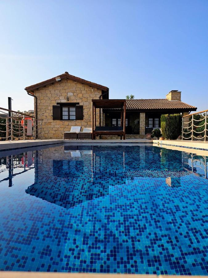 Paradise Traditional House Maroni Bagian luar foto