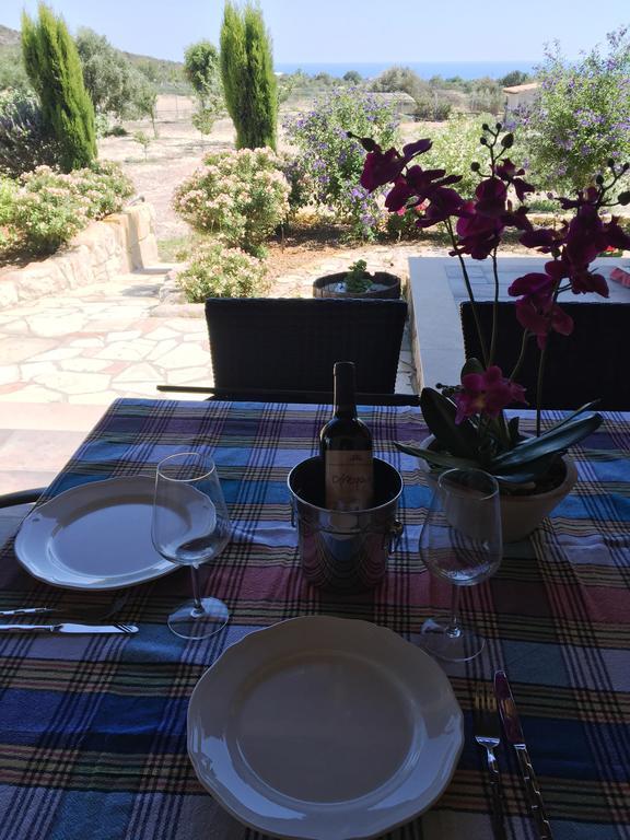Paradise Traditional House Maroni Bagian luar foto