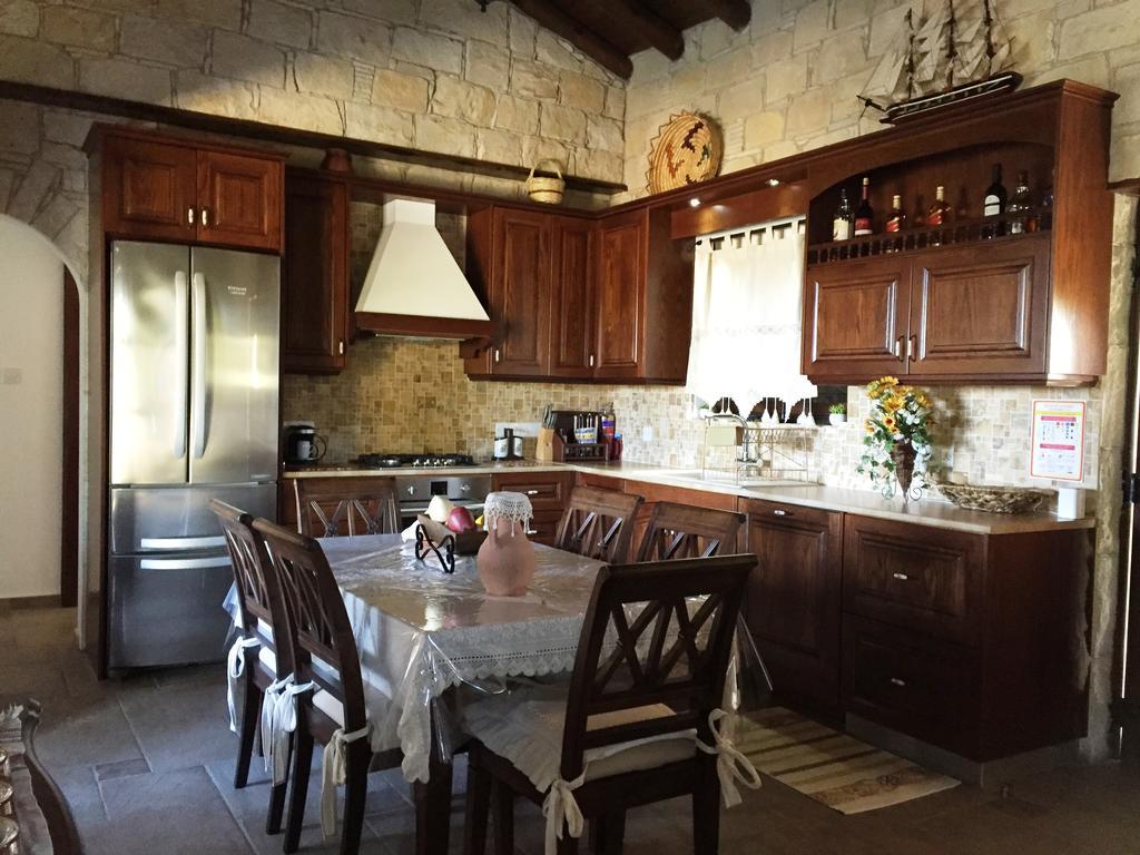 Paradise Traditional House Maroni Bagian luar foto