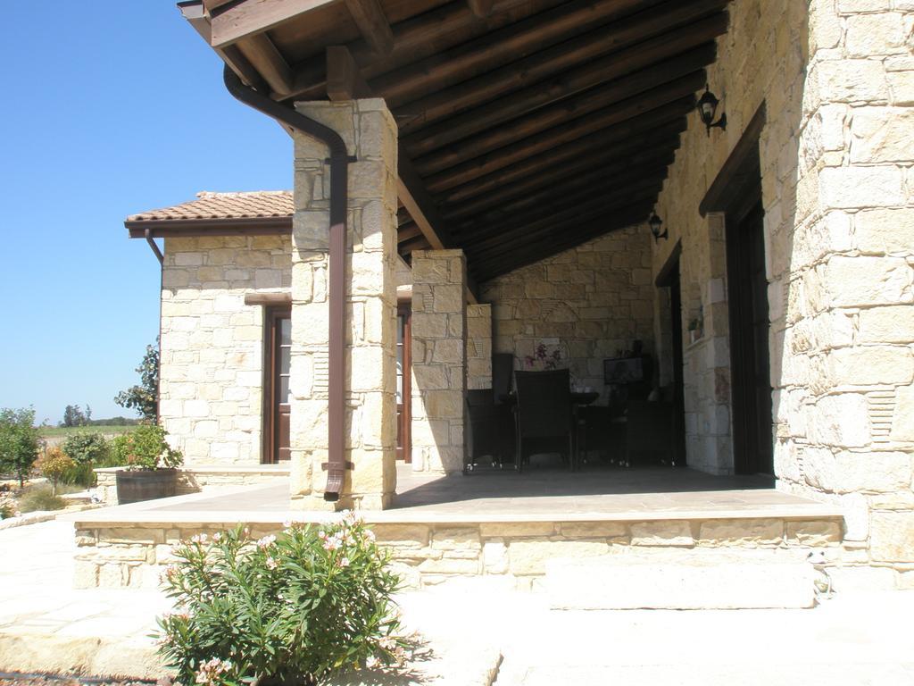 Paradise Traditional House Maroni Bagian luar foto