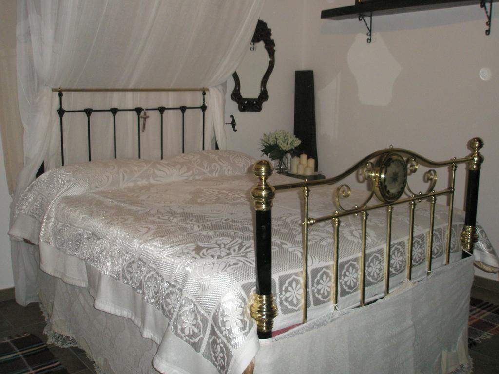 Paradise Traditional House Maroni Bagian luar foto