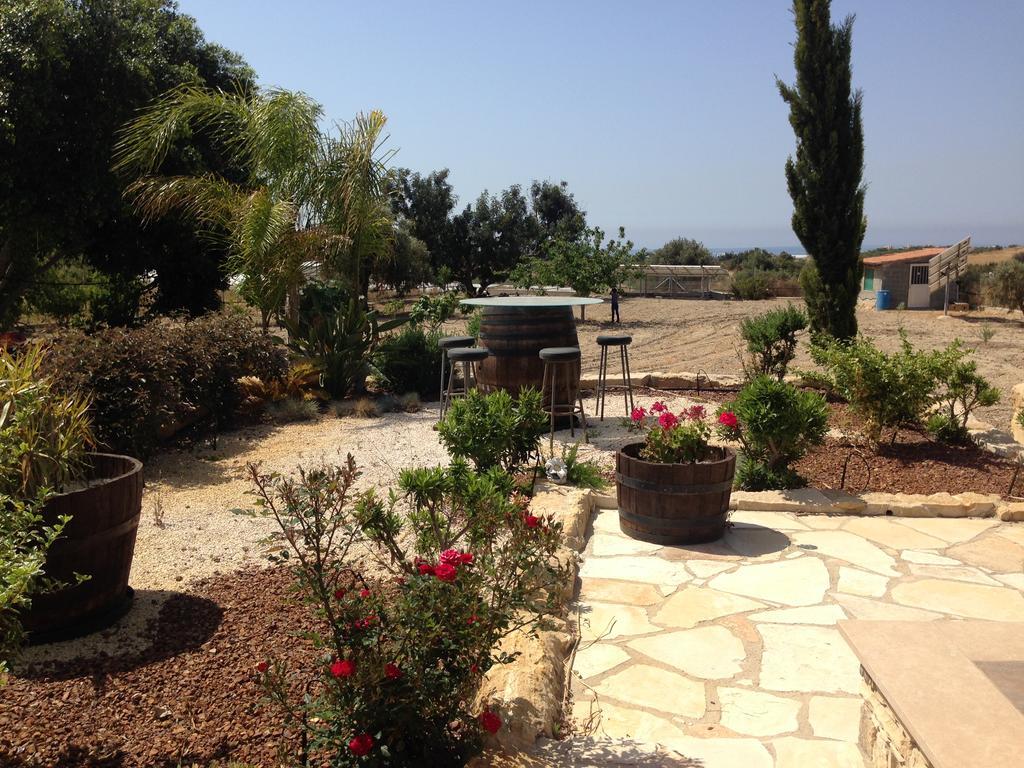 Paradise Traditional House Maroni Bagian luar foto