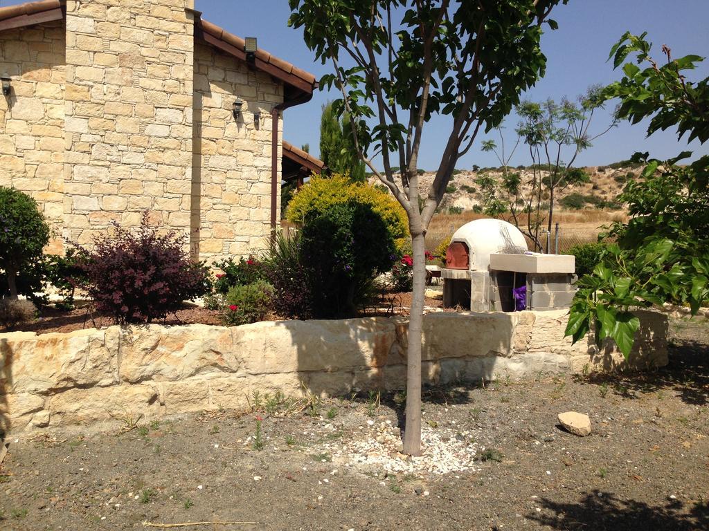 Paradise Traditional House Maroni Bagian luar foto