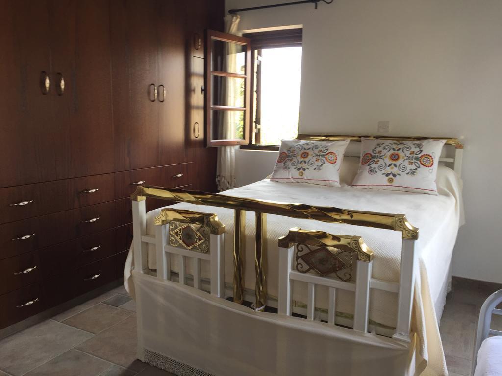 Paradise Traditional House Maroni Bagian luar foto