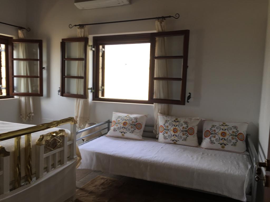 Paradise Traditional House Maroni Bagian luar foto