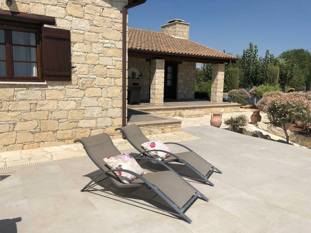 Paradise Traditional House Maroni Bagian luar foto