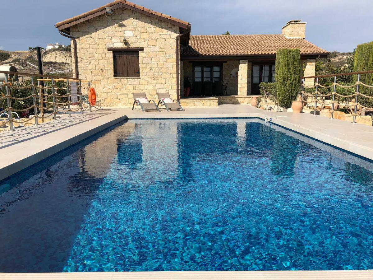 Paradise Traditional House Maroni Bagian luar foto