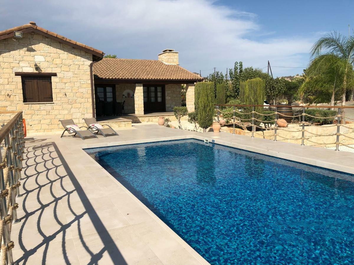 Paradise Traditional House Maroni Bagian luar foto