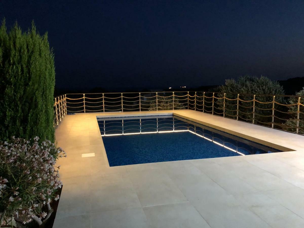 Paradise Traditional House Maroni Bagian luar foto
